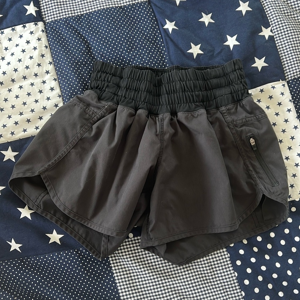Lululemon High Rise Hotty Hot High Rise Shorts, 4